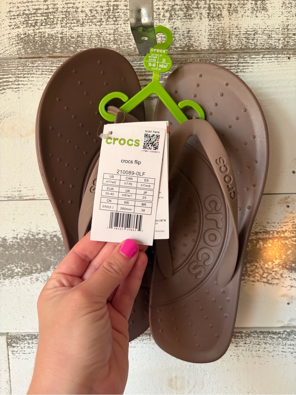 CROCS Flip Sandals in Dark Brown. Women’s 9, Men’s size 7 - Picture 2 of 5